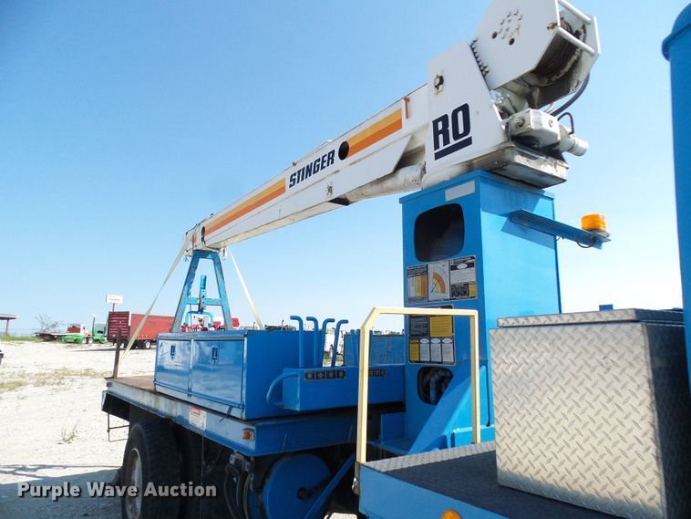 image for item DI0656 2004 Freightliner FL70 crane truck