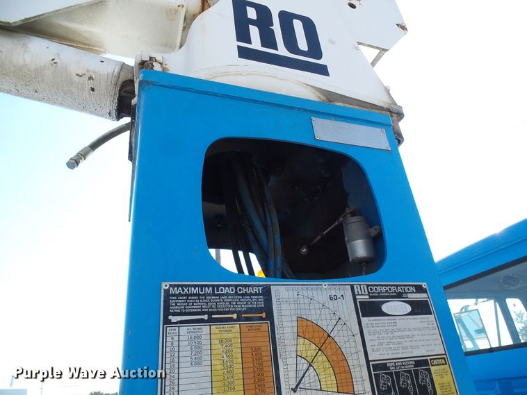 image for item DI0656 2004 Freightliner FL70 crane truck