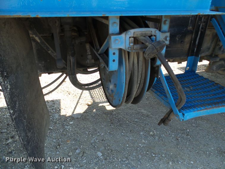 image for item DI0656 2004 Freightliner FL70 crane truck