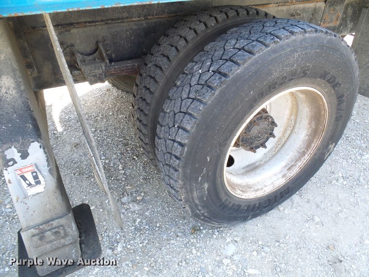 image for item DI0656 2004 Freightliner FL70 crane truck