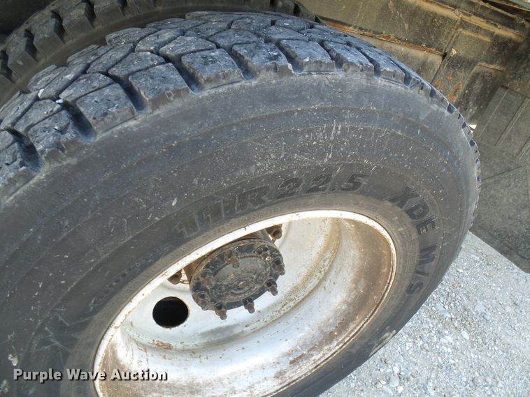 image for item DI0656 2004 Freightliner FL70 crane truck