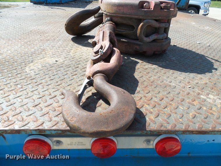 image for item DI0656 2004 Freightliner FL70 crane truck