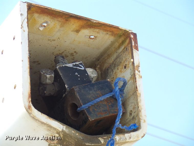 image for item DI0656 2004 Freightliner FL70 crane truck