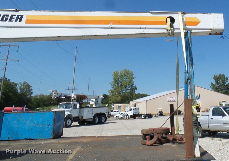 image for item DI0656 2004 Freightliner FL70 crane truck