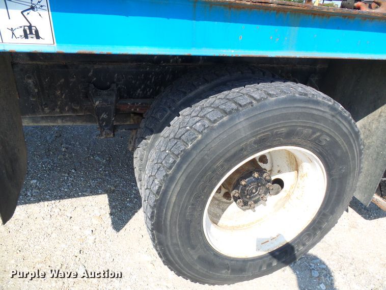 image for item DI0656 2004 Freightliner FL70 crane truck