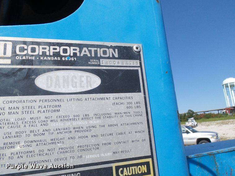 image for item DI0656 2004 Freightliner FL70 crane truck