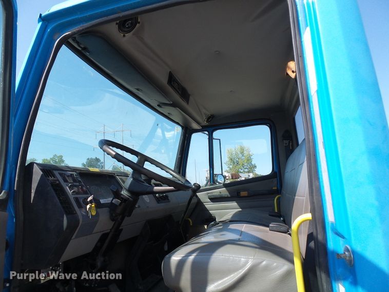 image for item DI0656 2004 Freightliner FL70 crane truck