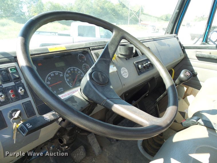 image for item DI0656 2004 Freightliner FL70 crane truck