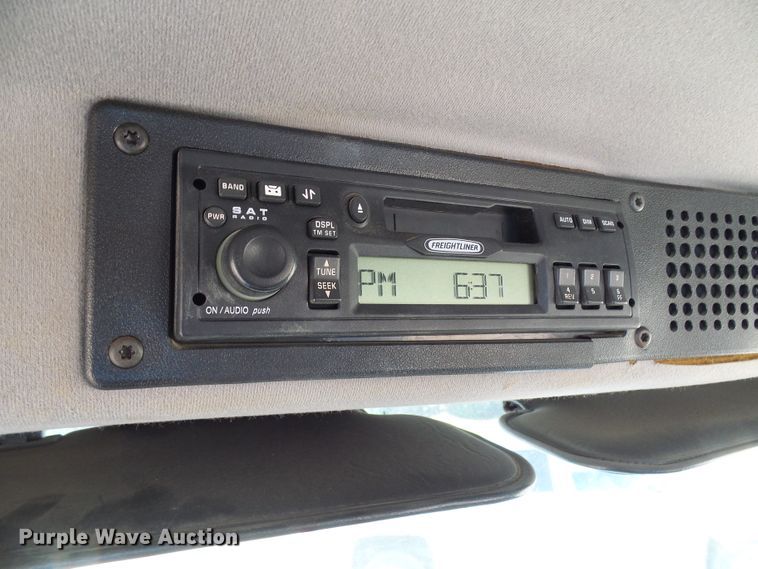 image for item DI0656 2004 Freightliner FL70 crane truck