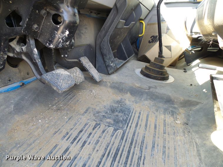 image for item DI0656 2004 Freightliner FL70 crane truck