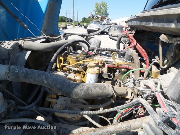 image for item DI0656 2004 Freightliner FL70 crane truck