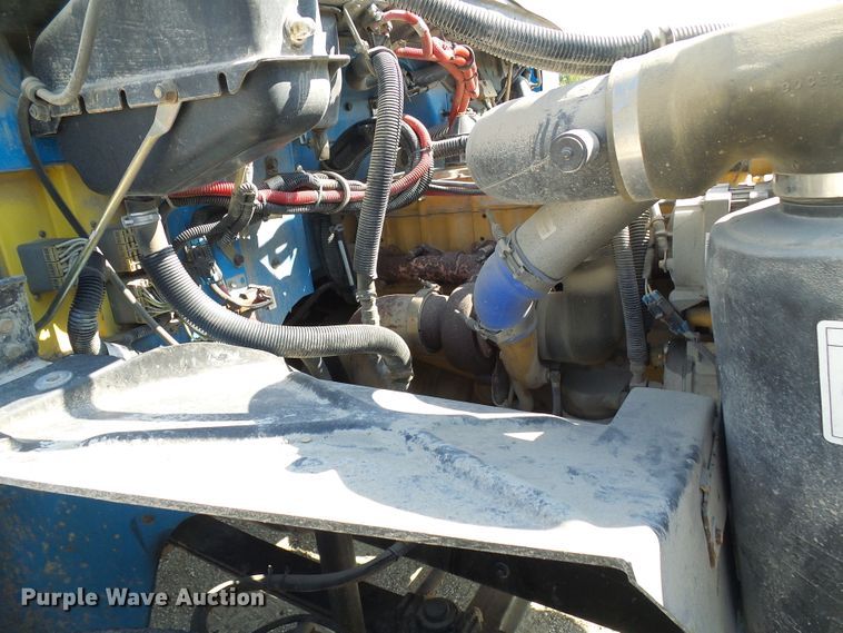 image for item DI0656 2004 Freightliner FL70 crane truck