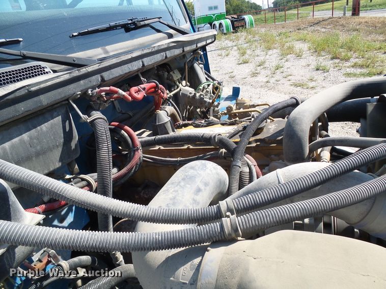 image for item DI0656 2004 Freightliner FL70 crane truck