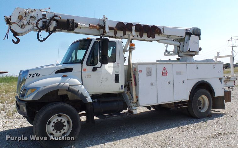 image for item DI0658 2007 International 7400 digger derrick truck