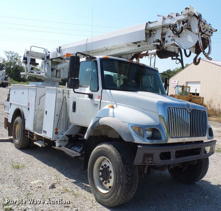 image for item DI0658 2007 International 7400 digger derrick truck