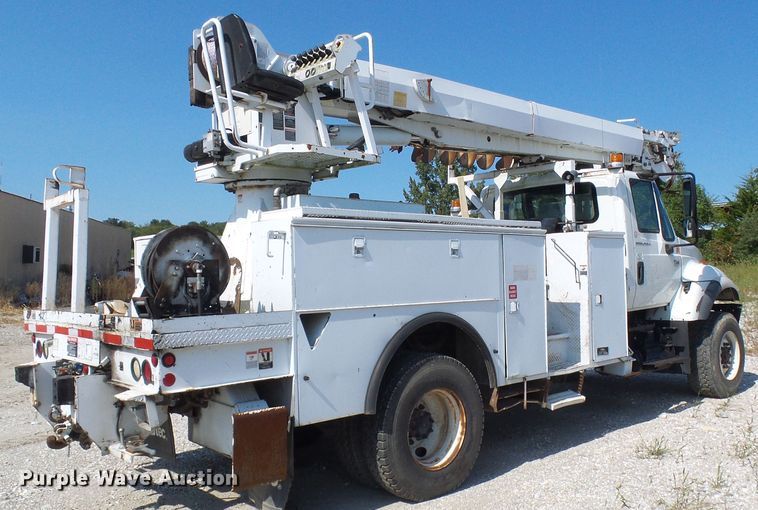 image for item DI0658 2007 International 7400 digger derrick truck