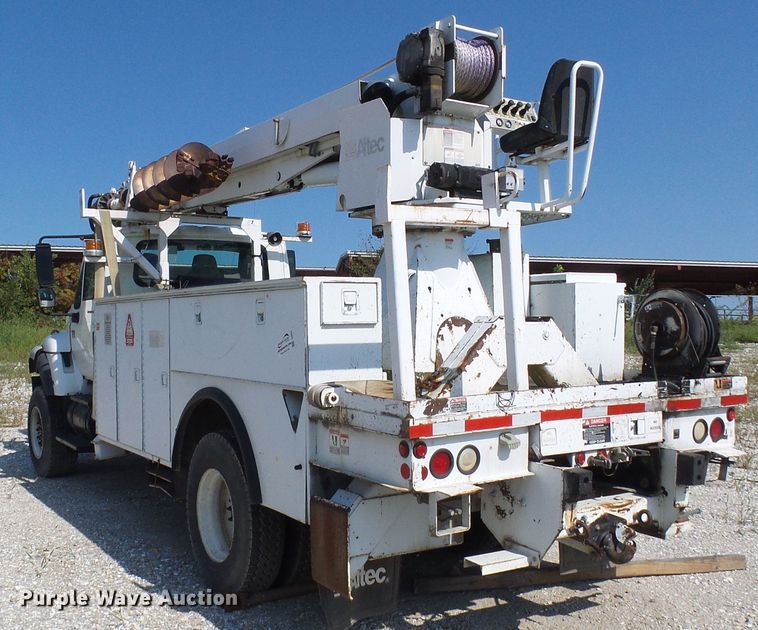 image for item DI0658 2007 International 7400 digger derrick truck