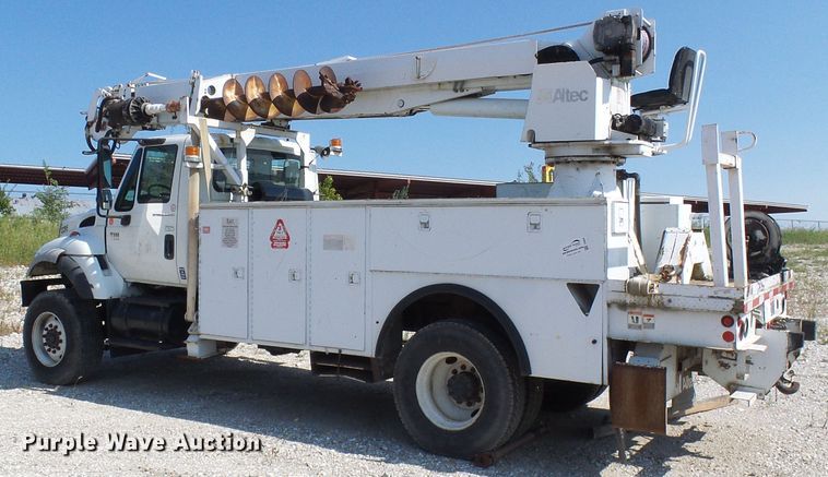 image for item DI0658 2007 International 7400 digger derrick truck