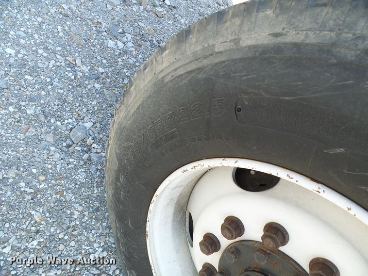 image for item DI0658 2007 International 7400 digger derrick truck