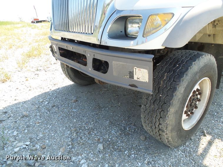 image for item DI0658 2007 International 7400 digger derrick truck