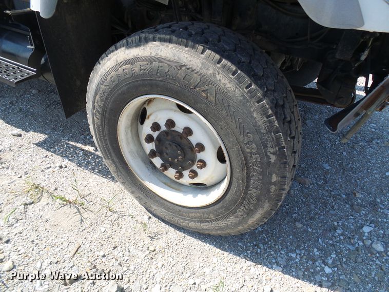 image for item DI0658 2007 International 7400 digger derrick truck