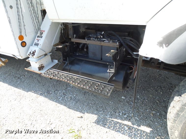 image for item DI0658 2007 International 7400 digger derrick truck