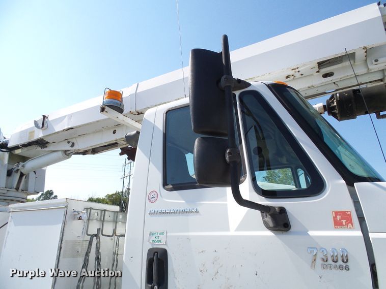 image for item DI0658 2007 International 7400 digger derrick truck