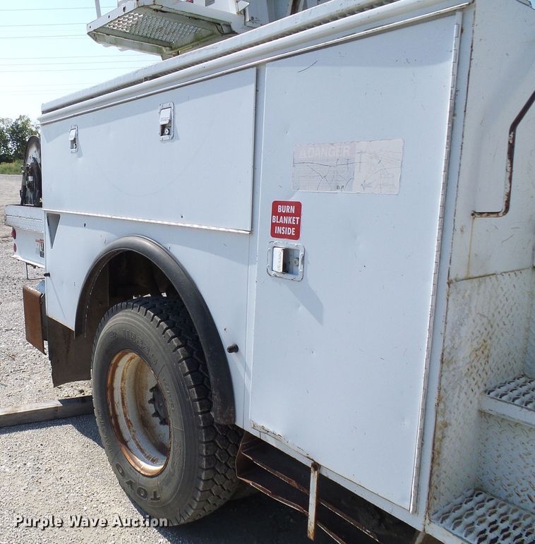 image for item DI0658 2007 International 7400 digger derrick truck