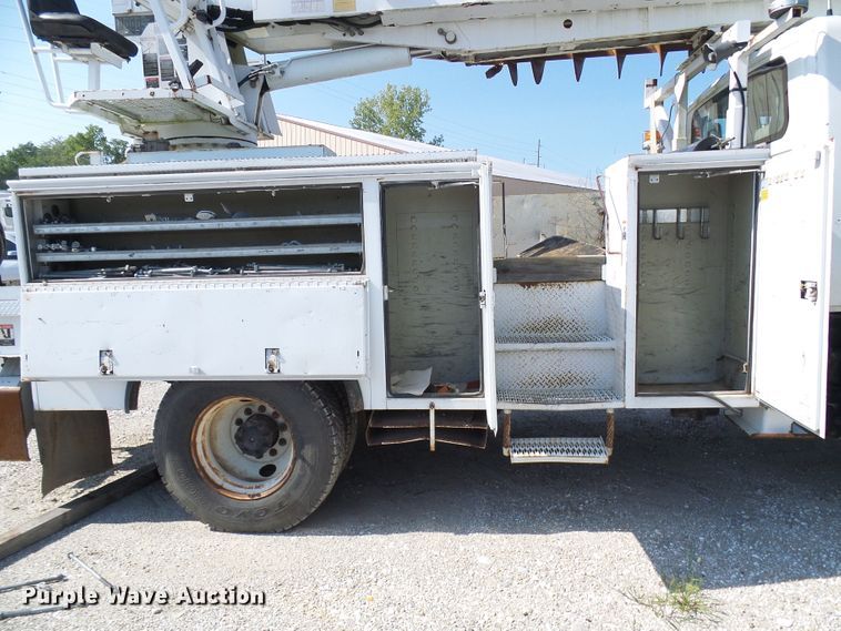 image for item DI0658 2007 International 7400 digger derrick truck