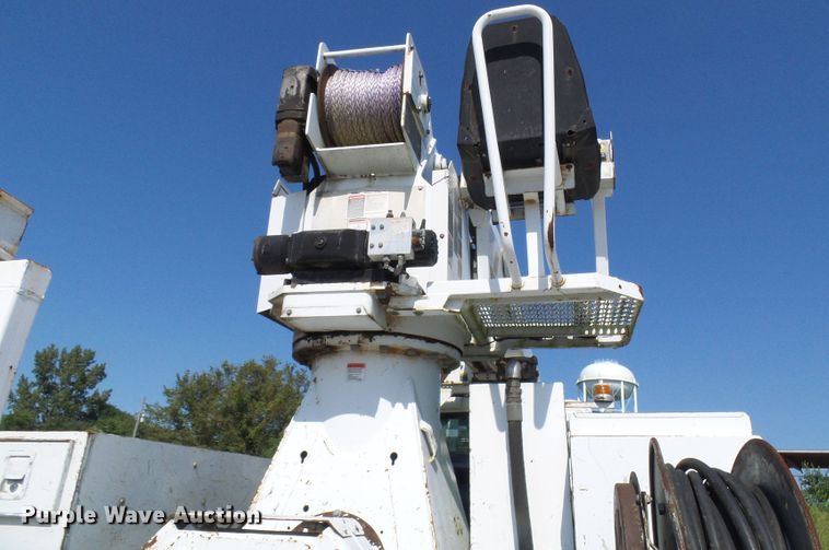 image for item DI0658 2007 International 7400 digger derrick truck