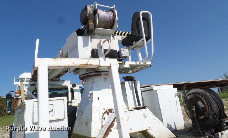 image for item DI0658 2007 International 7400 digger derrick truck