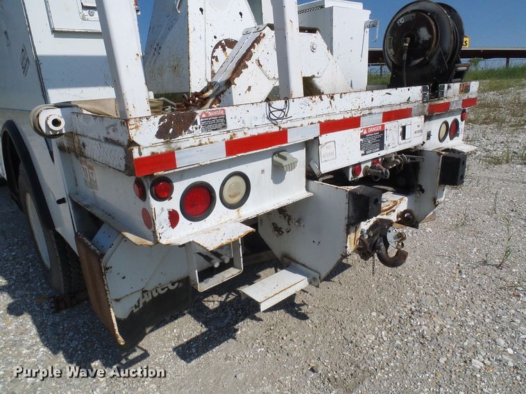 image for item DI0658 2007 International 7400 digger derrick truck