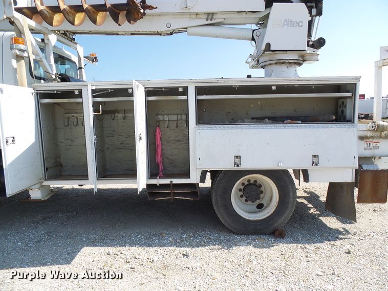 image for item DI0658 2007 International 7400 digger derrick truck