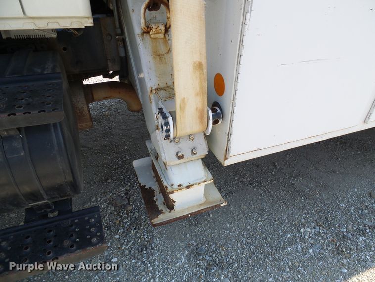 image for item DI0658 2007 International 7400 digger derrick truck