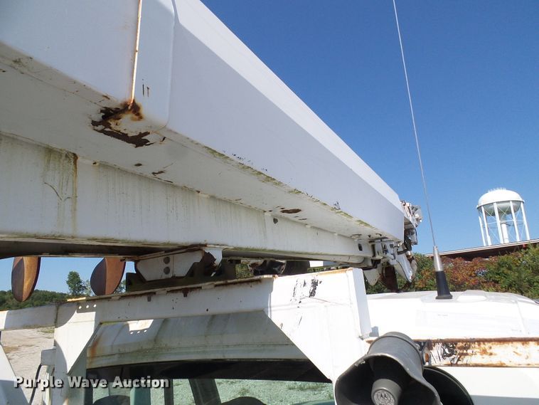 image for item DI0658 2007 International 7400 digger derrick truck