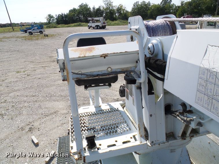 image for item DI0658 2007 International 7400 digger derrick truck