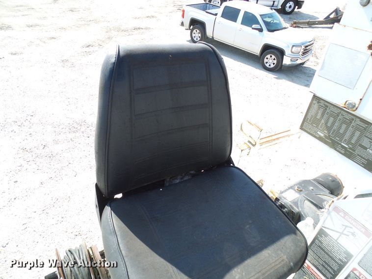 image for item DI0658 2007 International 7400 digger derrick truck