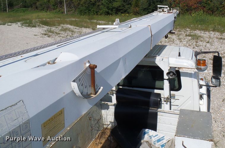 image for item DI0658 2007 International 7400 digger derrick truck