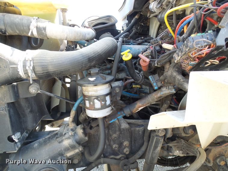 image for item DI0658 2007 International 7400 digger derrick truck