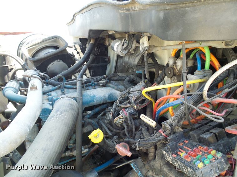 image for item DI0658 2007 International 7400 digger derrick truck