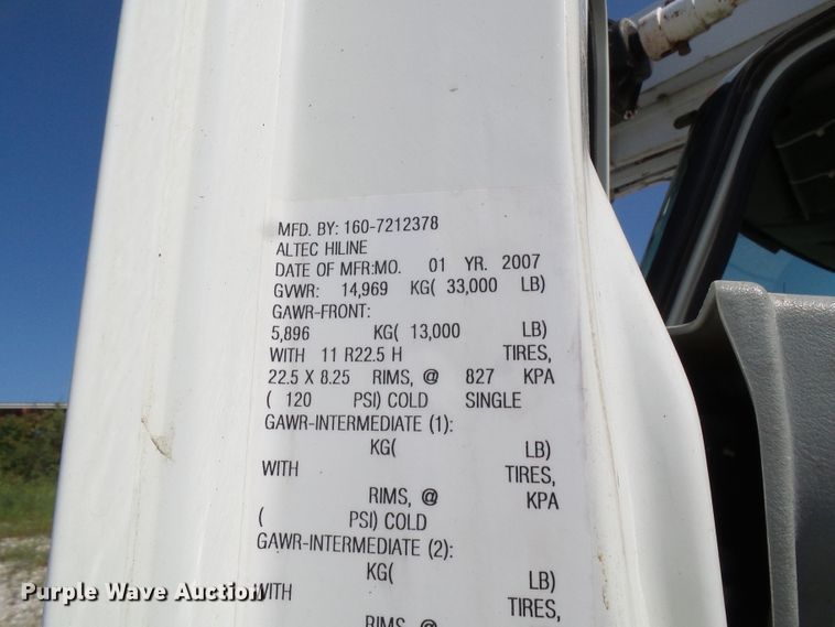 image for item DI0658 2007 International 7400 digger derrick truck