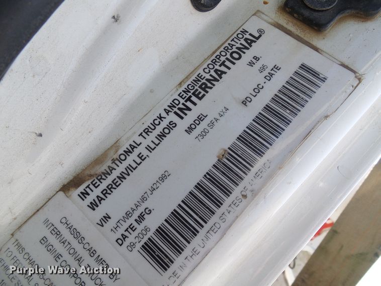 image for item DI0658 2007 International 7400 digger derrick truck