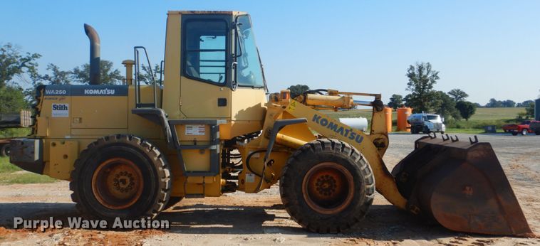 image for item DI2315 2001 Komatsu WA250-3MC wheel loader