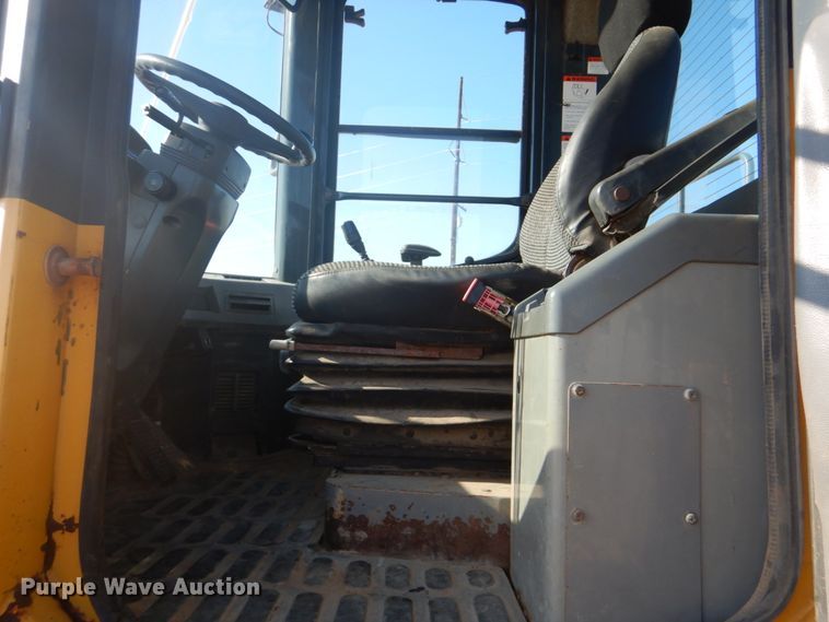 image for item DI2315 2001 Komatsu WA250-3MC wheel loader