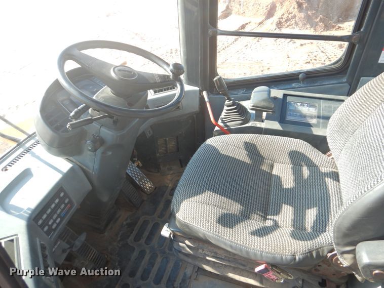 image for item DI2315 2001 Komatsu WA250-3MC wheel loader