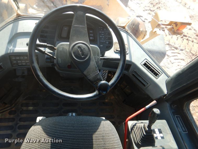 image for item DI2315 2001 Komatsu WA250-3MC wheel loader