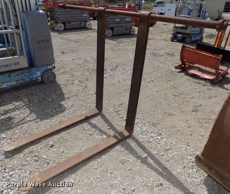 image for item DO9435 (2) sets of pallet forks