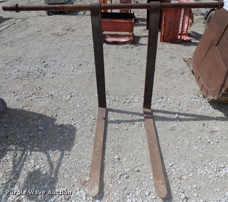 image for item DO9435 (2) sets of pallet forks