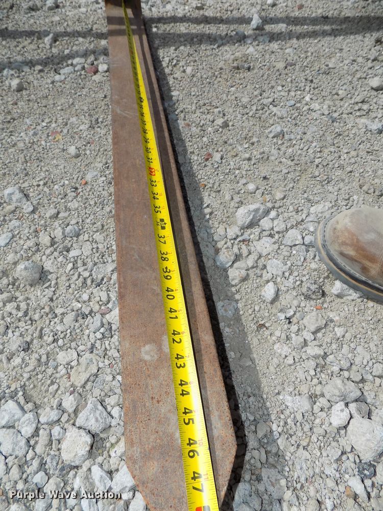 image for item DO9435 (2) sets of pallet forks