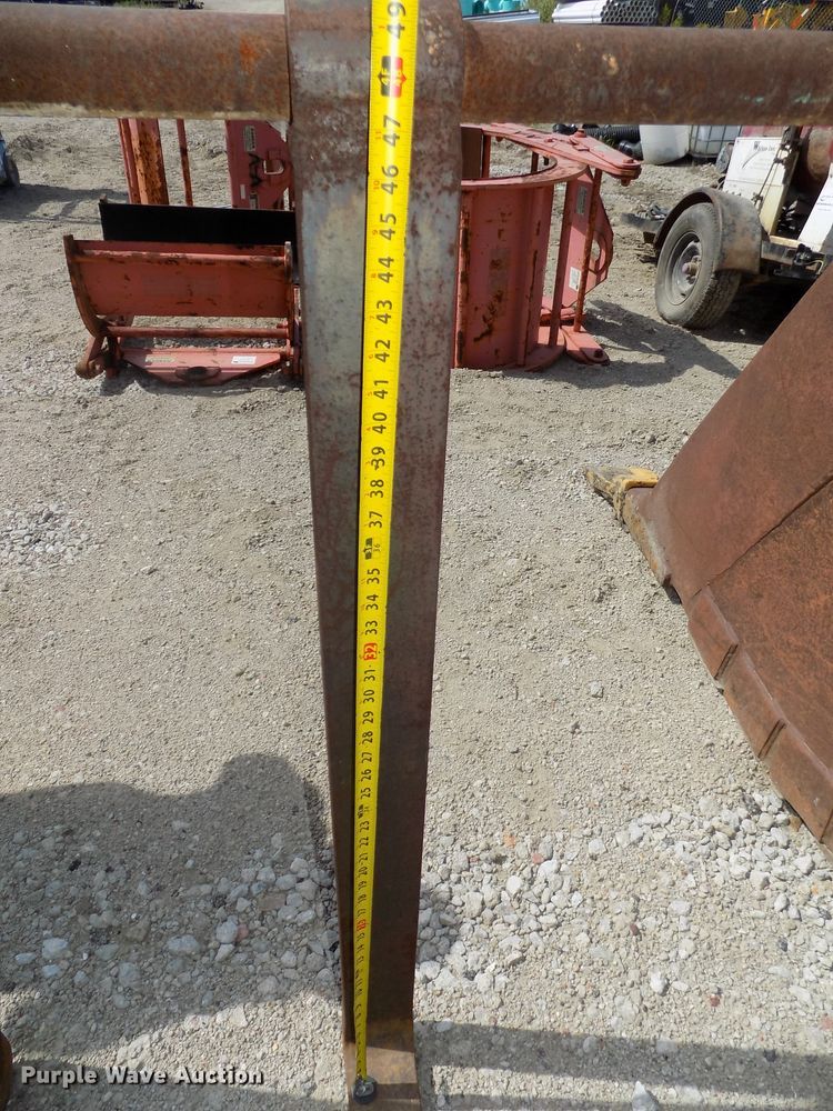 image for item DO9435 (2) sets of pallet forks